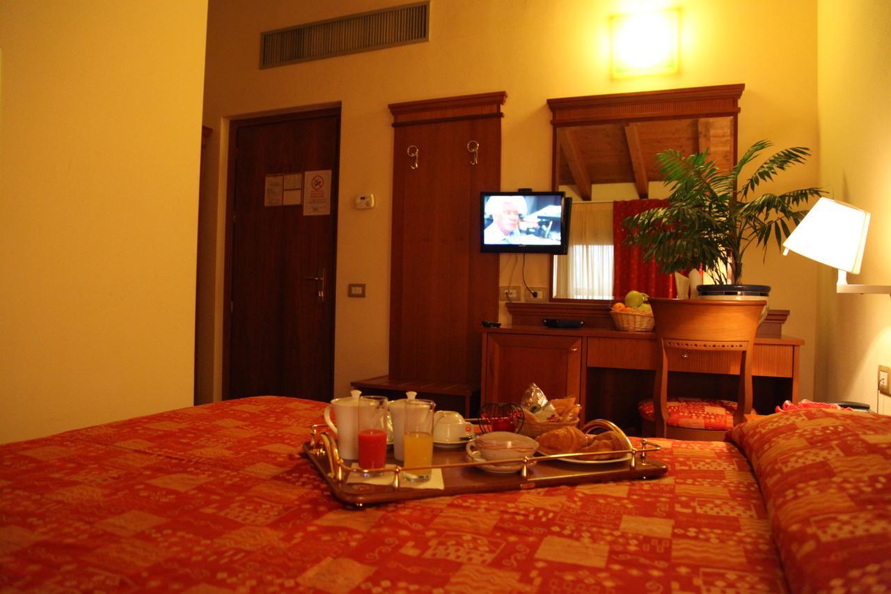 Hotel Il Borghetto Bariano Exterior photo